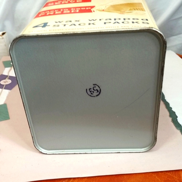 ❌❌Sold❌❌Metal Canister Nabisco Premium Saltine Crackers Tin Box Vintage 1969 - Picture 6 of 12